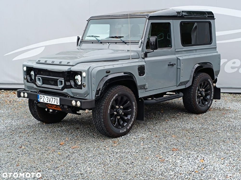 Land Rover Defender - 10