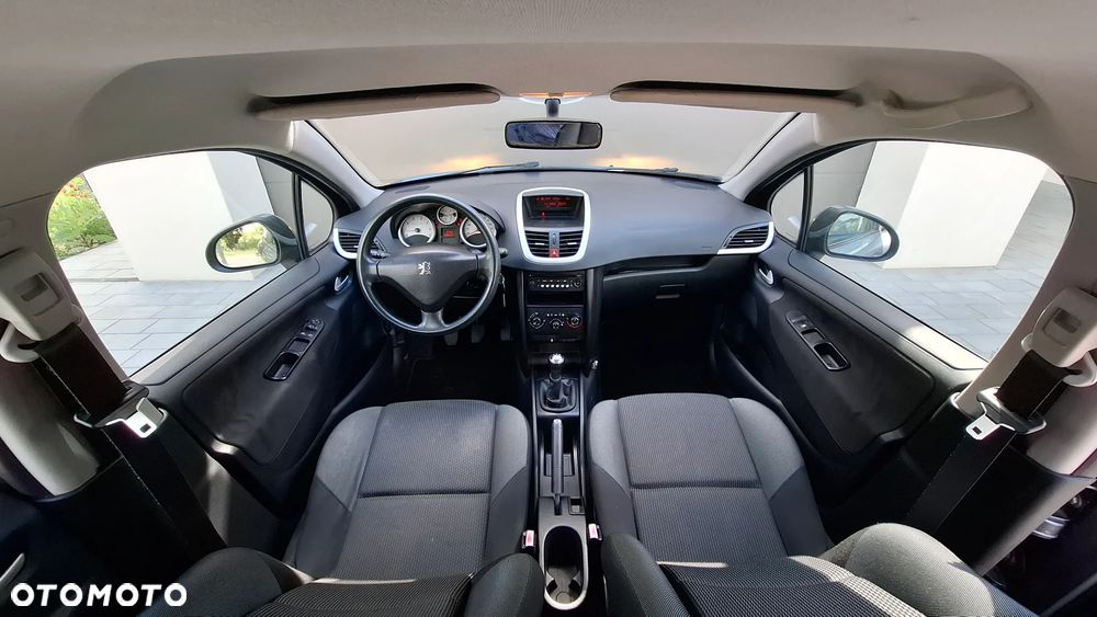 Peugeot 207 75 Millesim 200 - 14