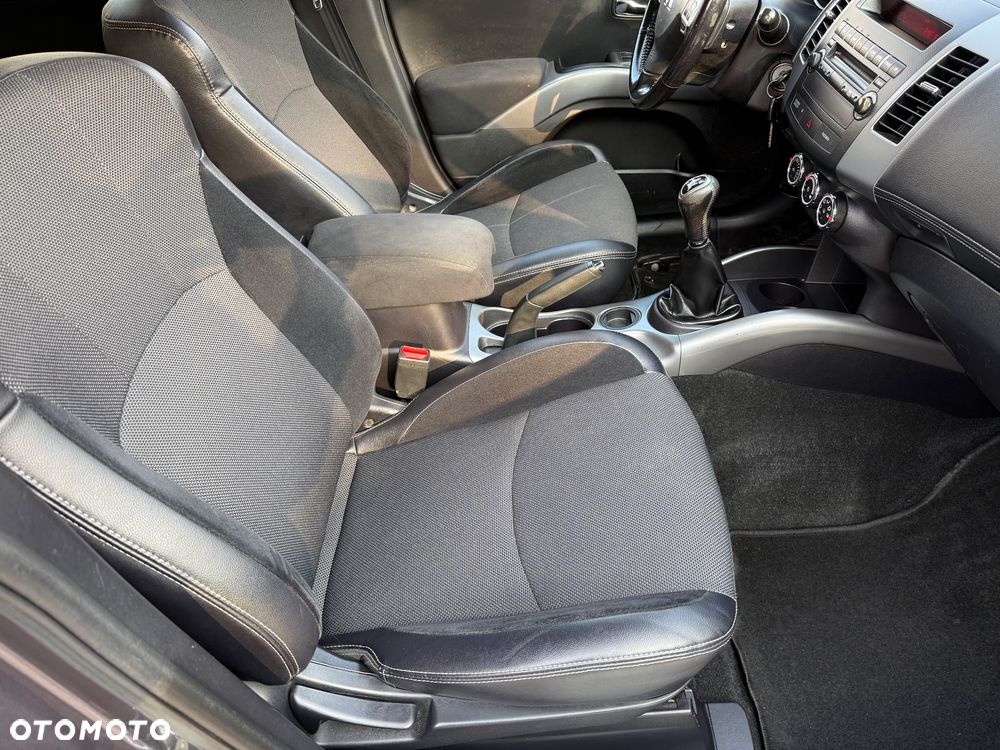 Mitsubishi Outlander 2.0 2WD Invite - 29