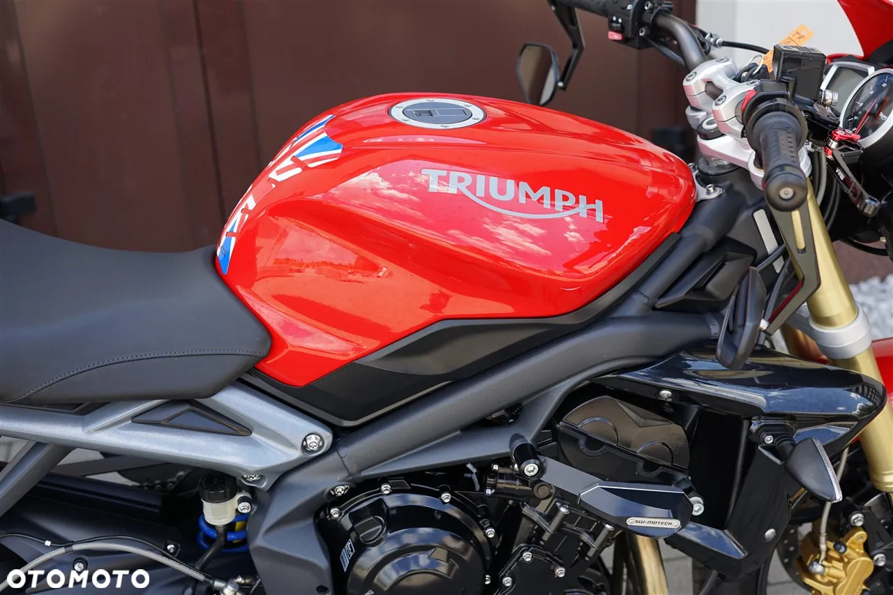 Triumph Street Triple - 10