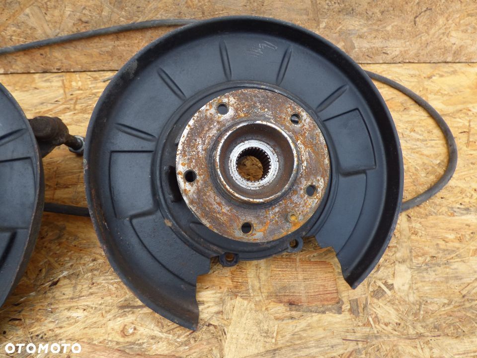 BMW E31 850I 840I ZWROTNICA  PIASTA TYŁ PRAWA LEWA - 5