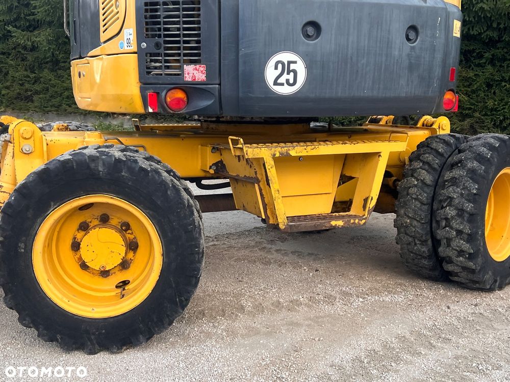 Komatsu Koparka kołowa KOMATSU 10ton PW98MR-8 4x4x4 plug podpory KLIMA 30km/h ramie Long 3xłamane skrętne 2012r bez DPF i ADBLUE 4cyl dodatk wyjścia hydr 51Kw 2osie skrętne pług stopy Cat TEREX Liebherr Wacker Pw 98 mr 8 11 prosto z importu - 19
