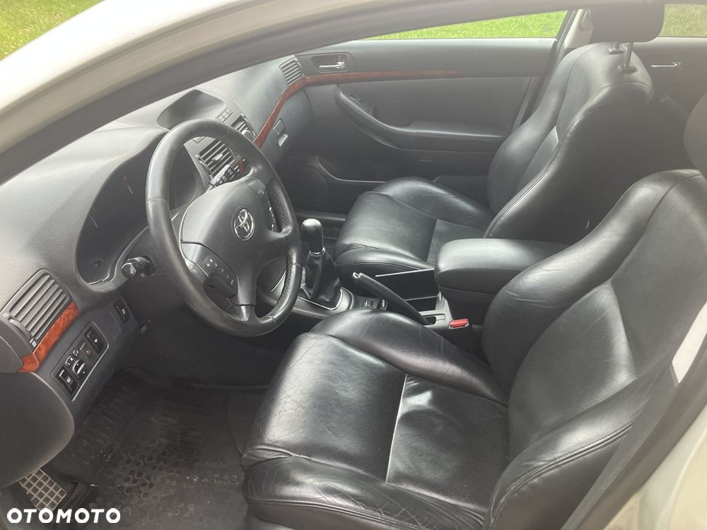 Toyota Avensis 2.0 VVT-i Prestige - 5