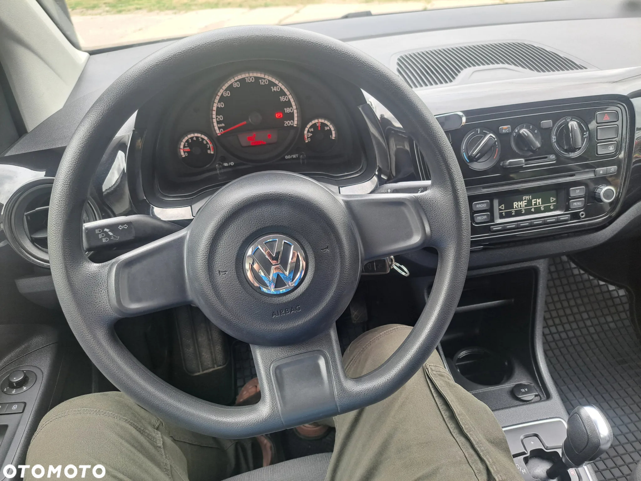 Volkswagen up! (BlueMotion Technology) ASG move - 13