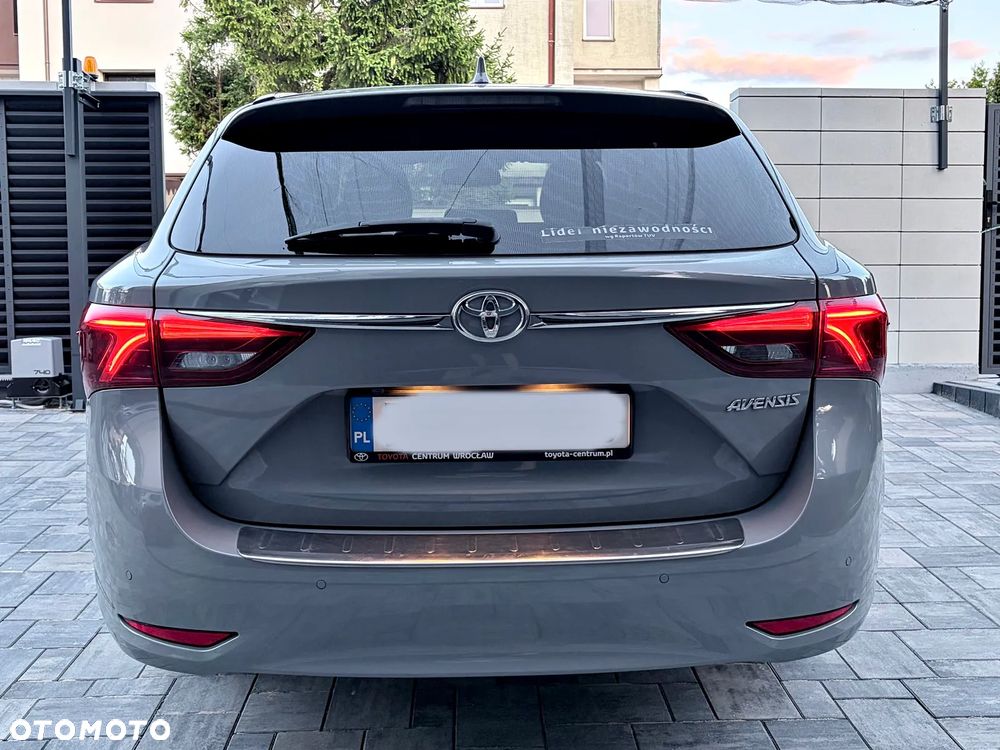Toyota Avensis 1.8 Premium - 18