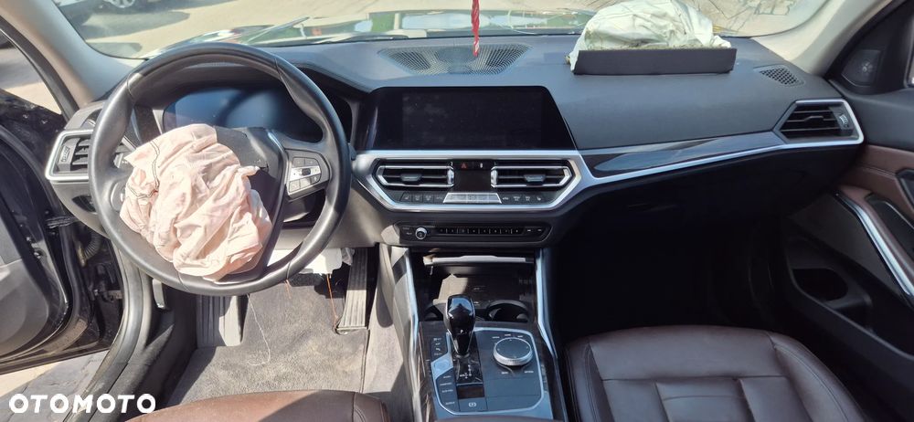 BMW Seria 3 320d xDrive Luxury Line - 23