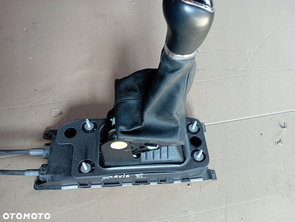 SKODA OCTAVIA III 3 1.0 TSI WYBIERAK LEWAREK ZMIANY BIEGÓW EU 5Q0711061F - 3