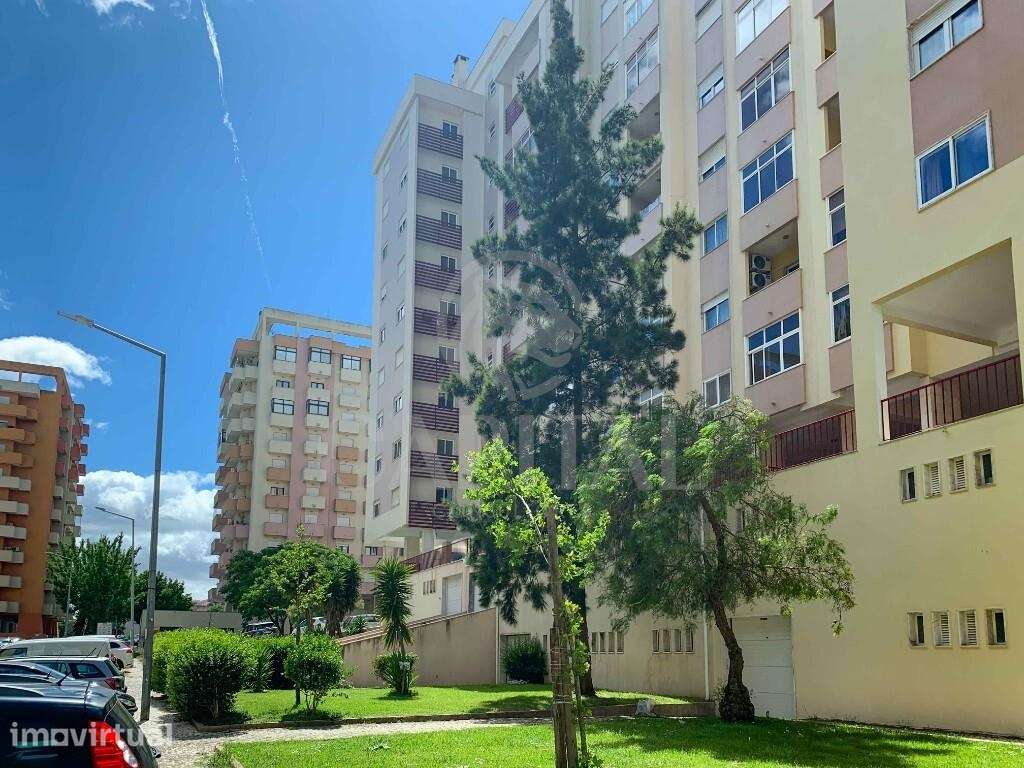 Apartamento T3 com Garagem Box na Póvoa de Santa Iria - Grande imagem: 2/29