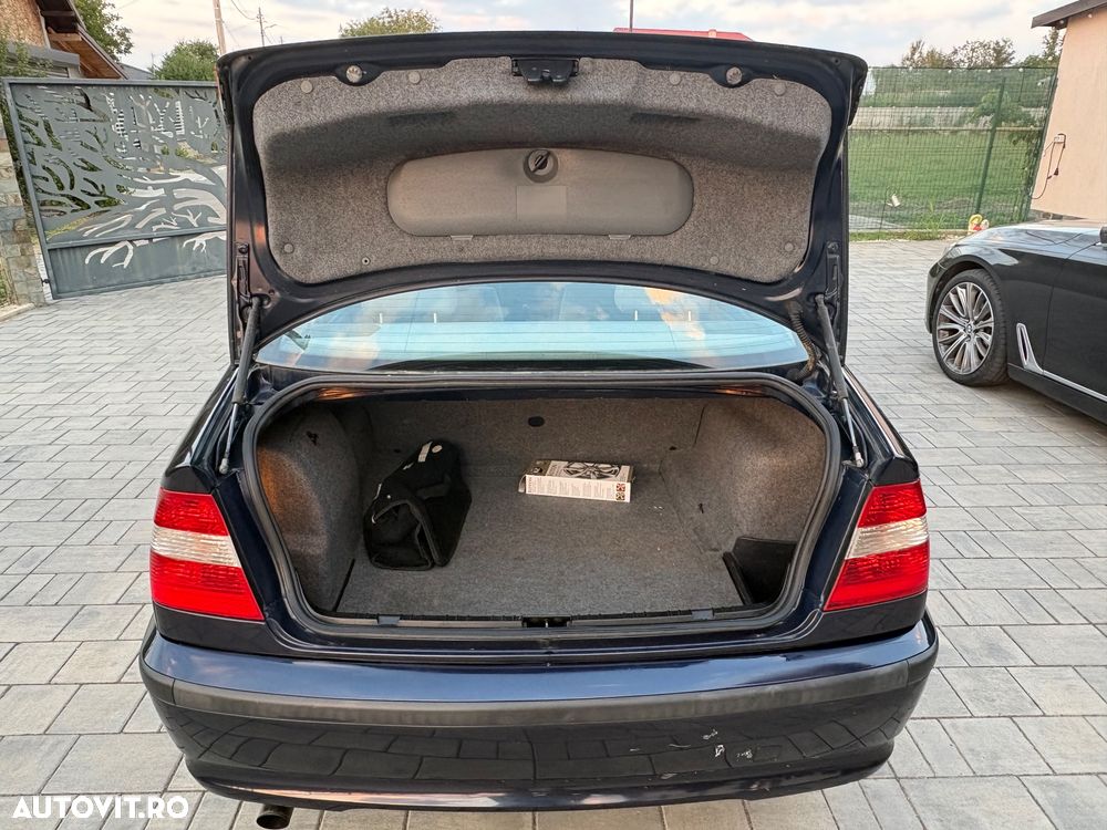 BMW Seria 3 318i - 12