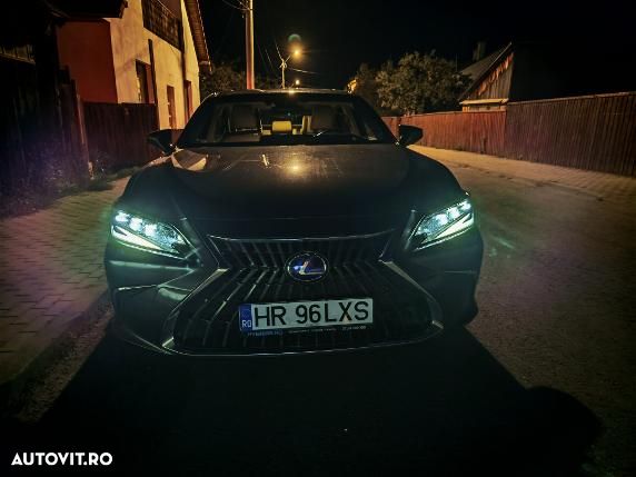Lexus Seria ES 300h 2.5 TNGA HV 25H- 4X2 CVT Luxury Tech - 9