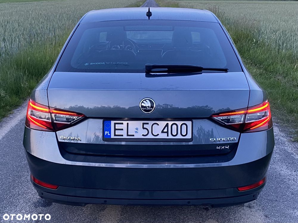 Skoda Superb 2.0 TDI 4x4 L&K DSG - 9