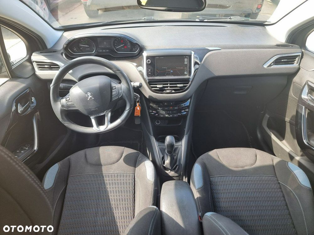 Peugeot 208 - 13
