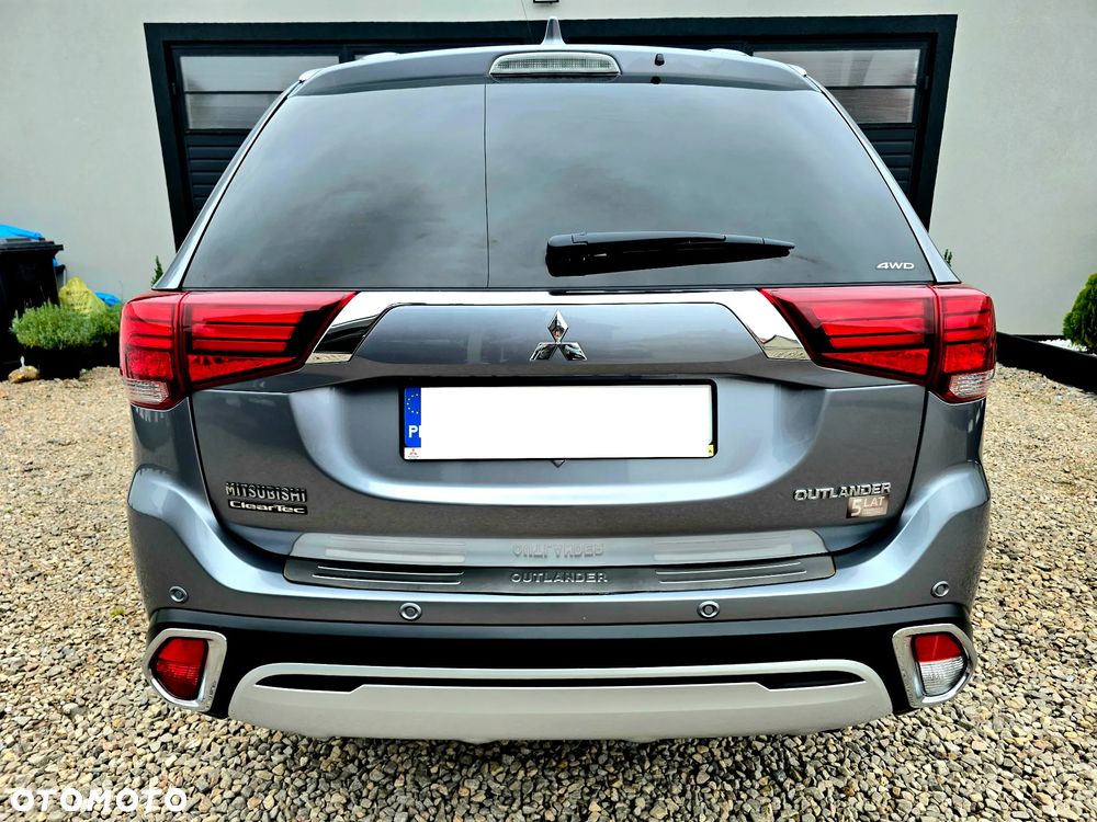 Mitsubishi Outlander 2.0 Instyle + 4WD CVT - 20