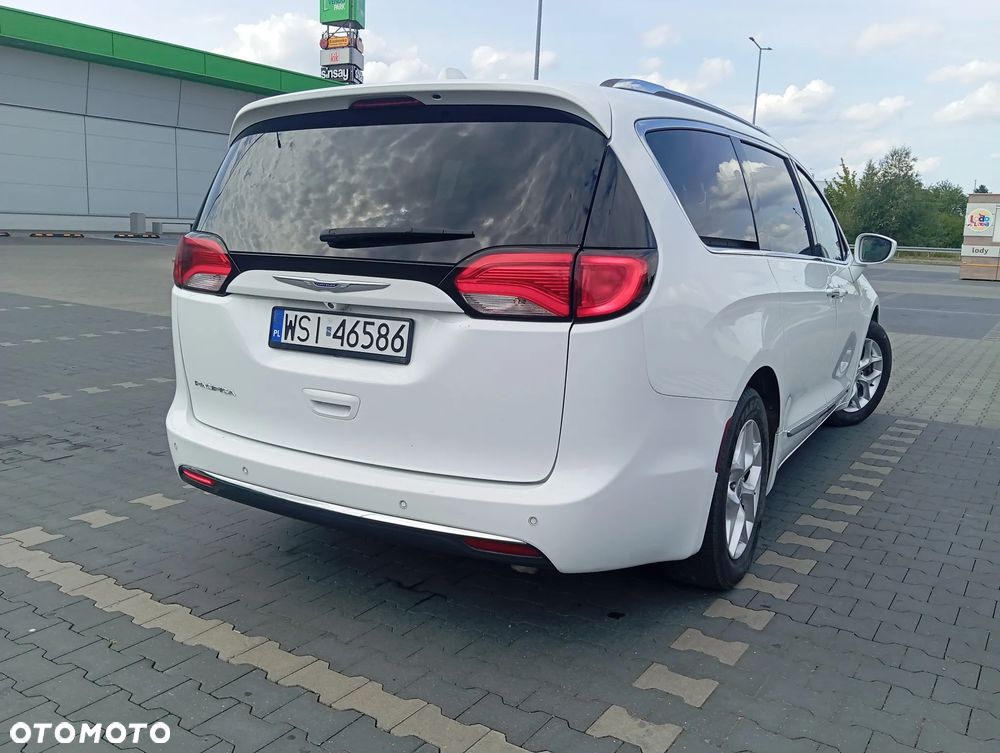 Chrysler Pacifica - 9