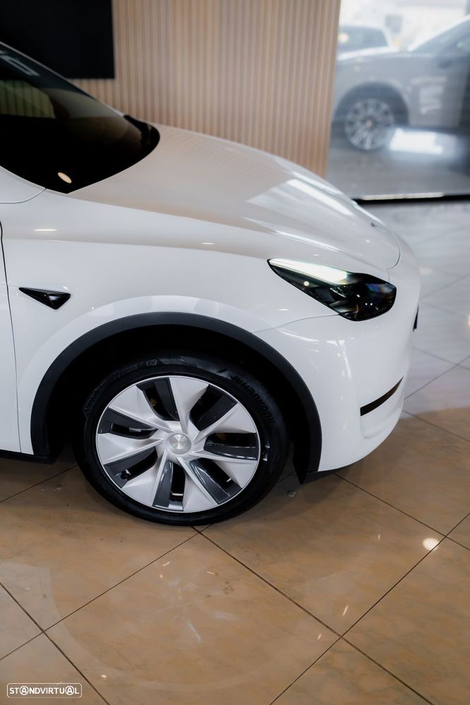 Tesla Model Y Standard RWD - 13