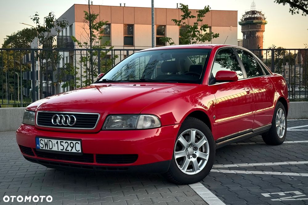 Audi A4 Limousine - 1