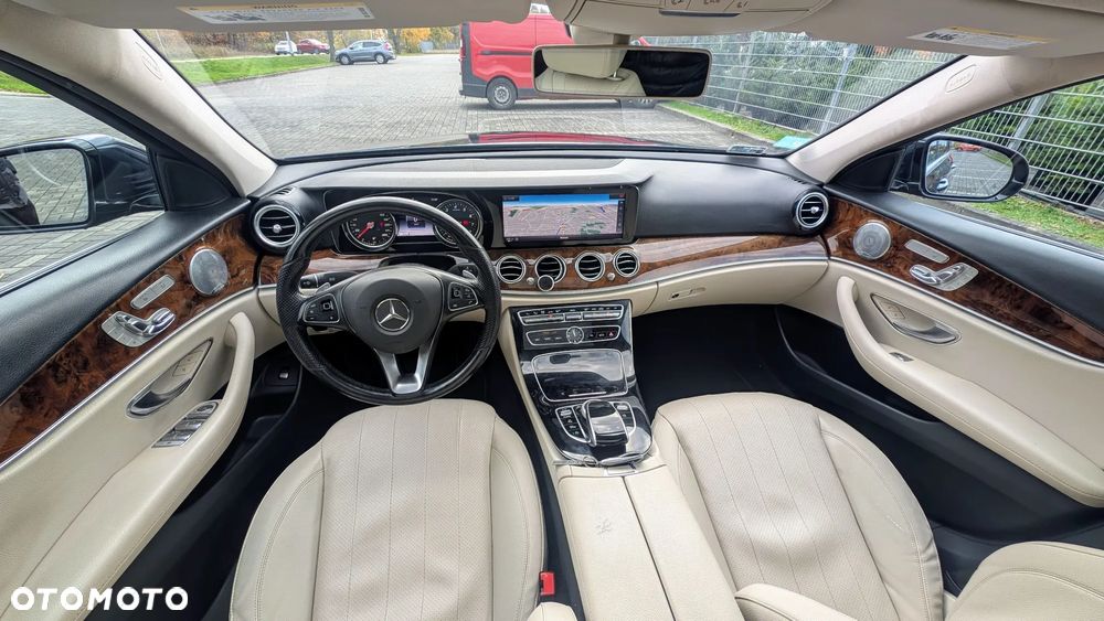 Mercedes-Benz Klasa E 300 9G-TRONIC - 20