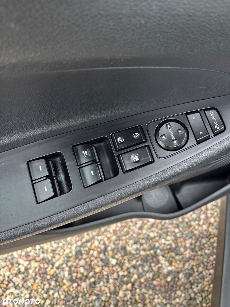 Hyundai Tucson 2.0 CRDI BlueDrive Style 2WD - 11