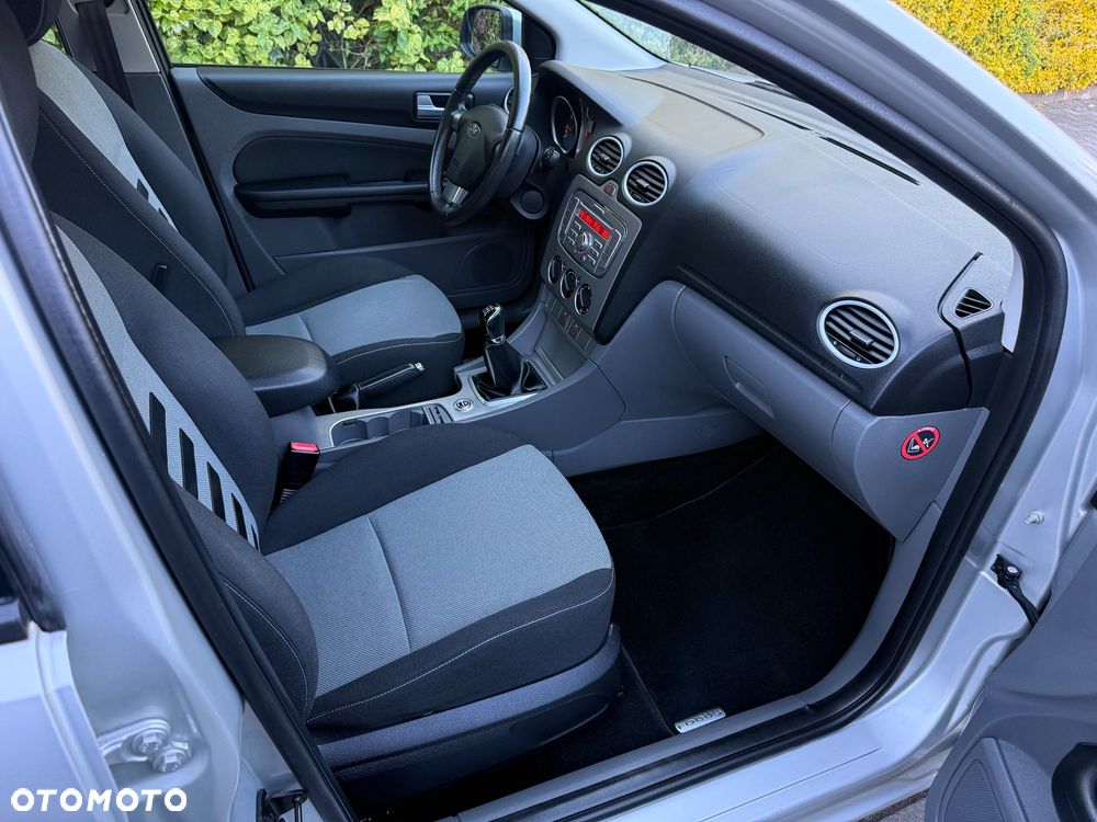 Ford Focus 1.6 Comfort X / 100 - 31