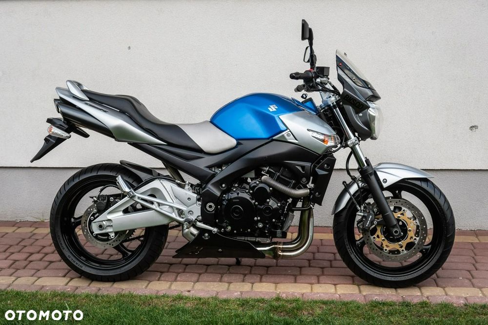 Suzuki GSR - 3