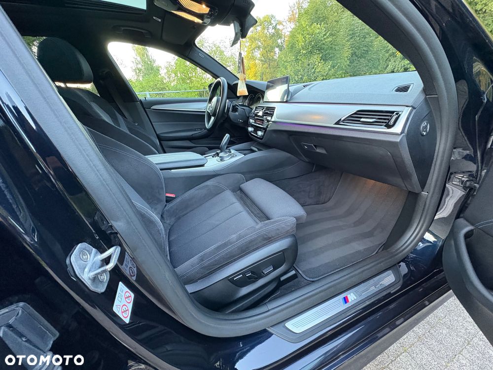 BMW Seria 5 520d xDrive Touring M Sport Edition - 10