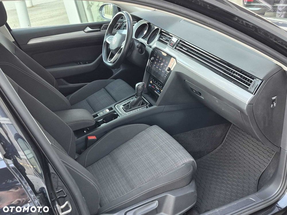 Volkswagen Passat - 9