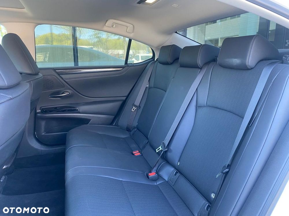 Lexus ES 300h Business Edition - 7