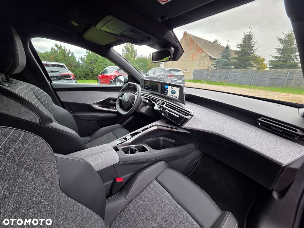 Peugeot E-5008 210 Allure - 21