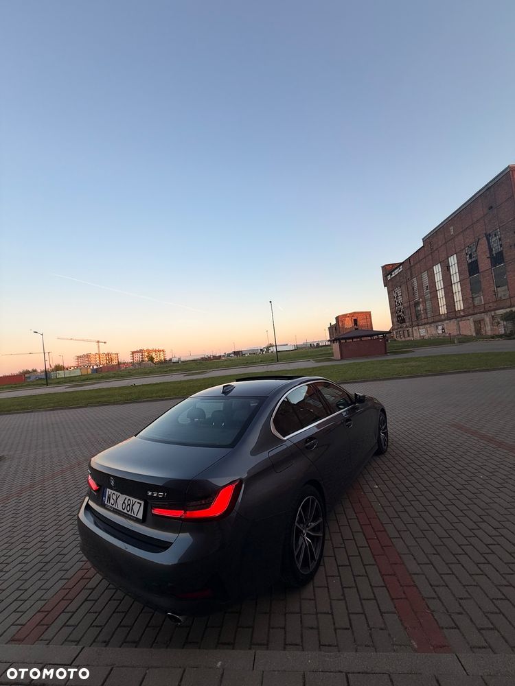 BMW Seria 3 330i xDrive Sport Line - 38