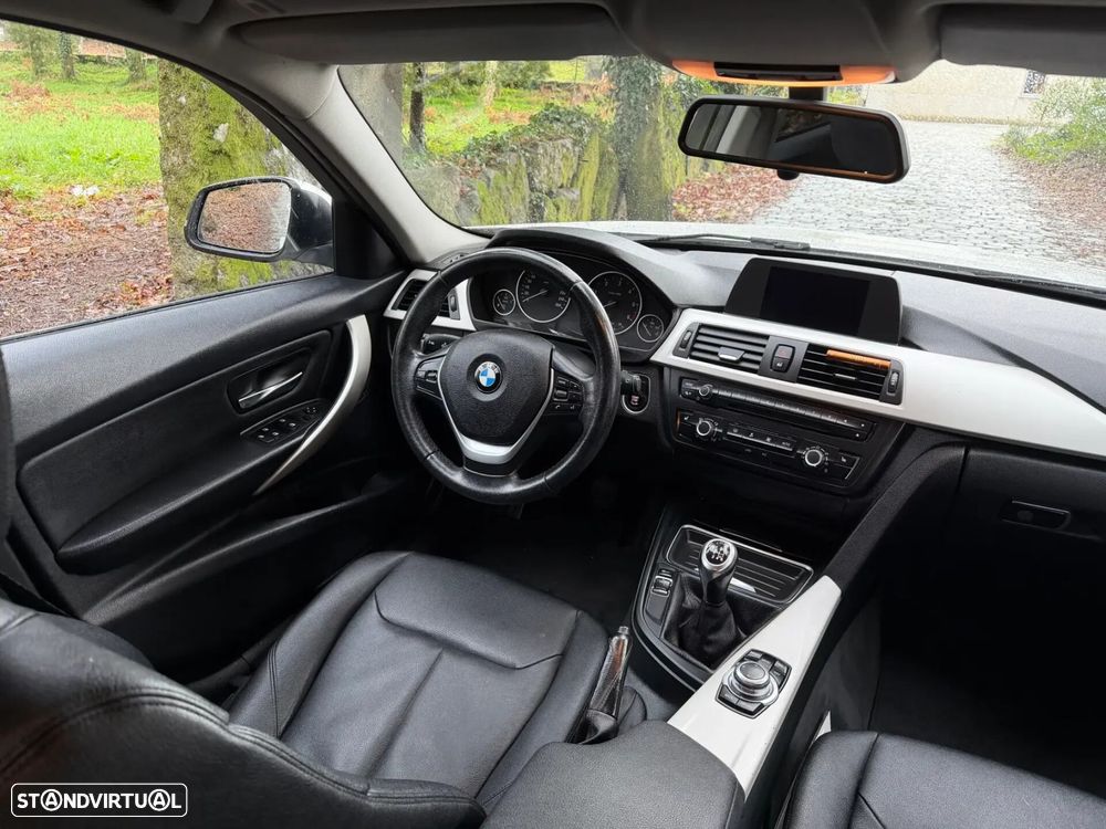 BMW 318 d Sport - 12