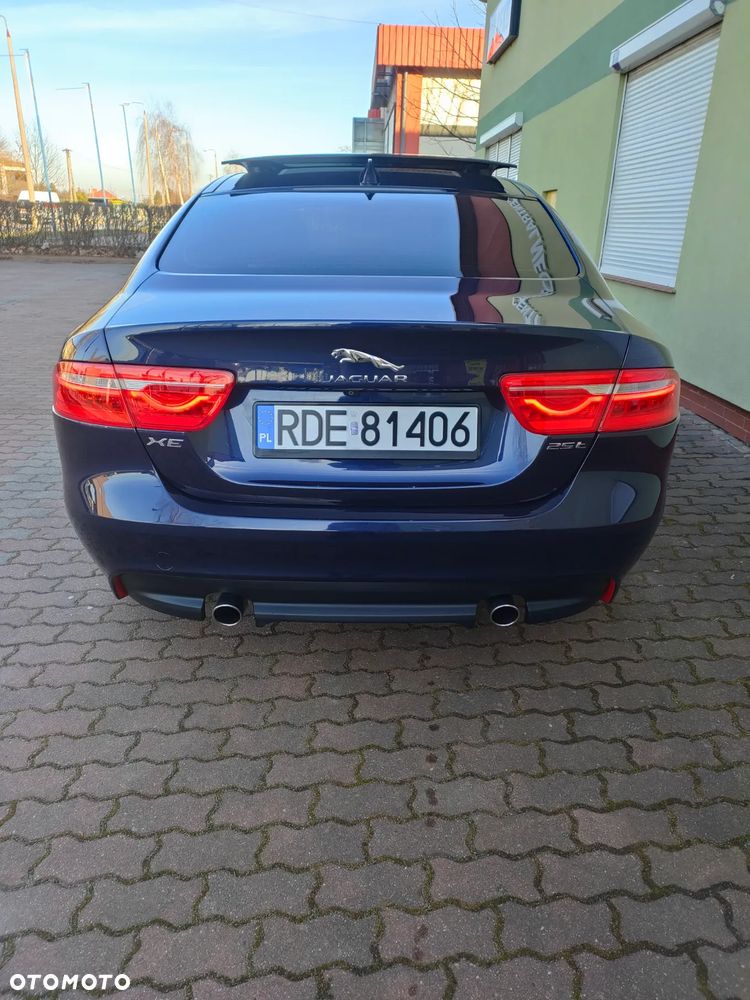 Jaguar XE - 16