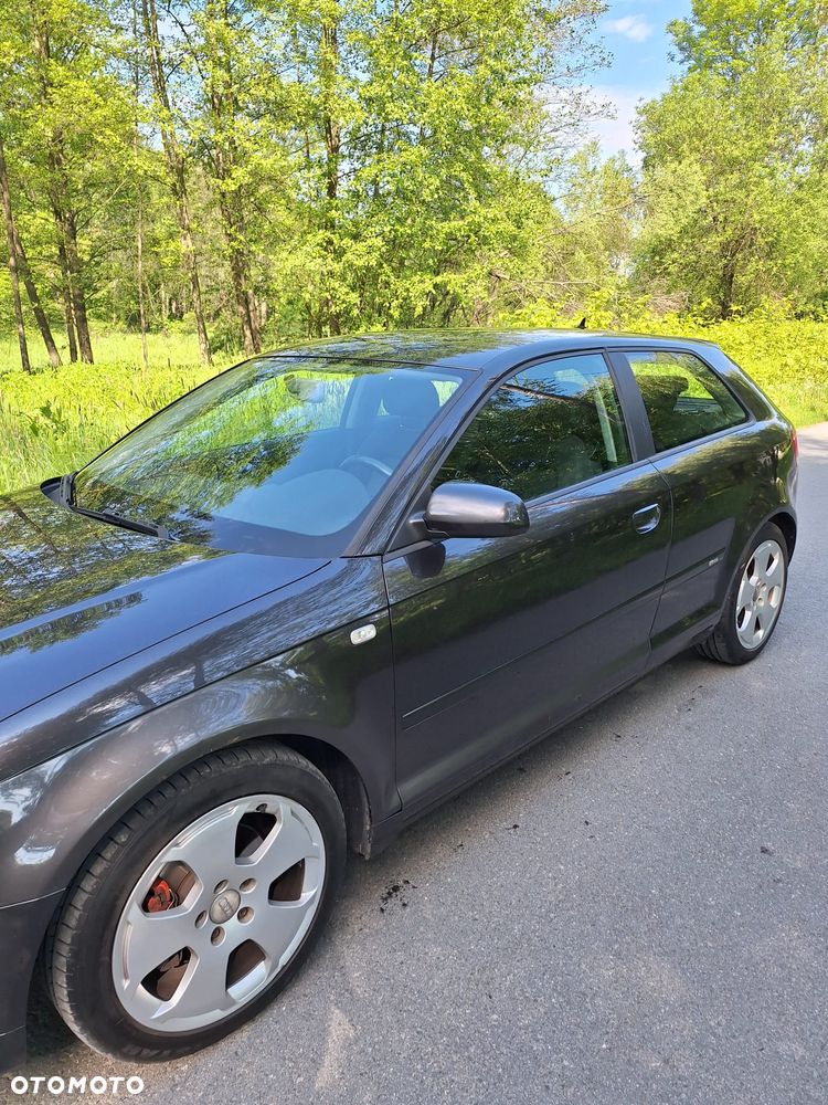 Audi A3 3-drzwiowe 2.0 FSI Attraction - 3