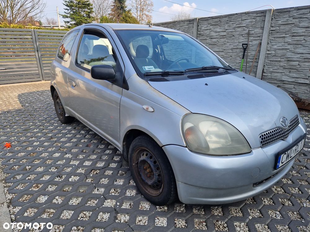 Toyota Yaris 1.0 Base - 1