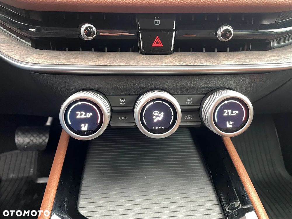 Skoda Superb 2.0 TDI SCR 4x4 L&K DSG - 27