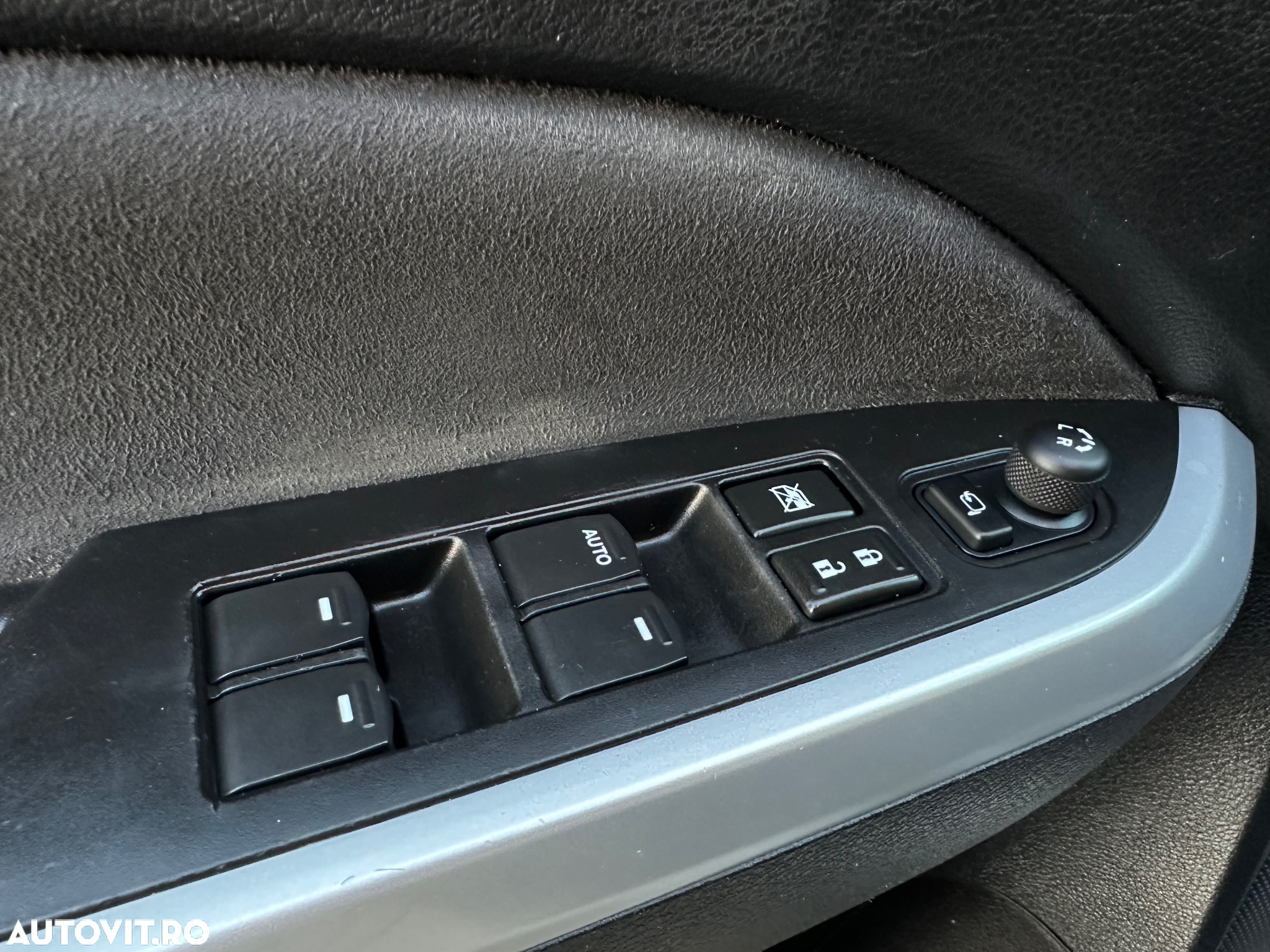 Suzuki Vitara 1.6 DDIS 4X4 Luxus - 24