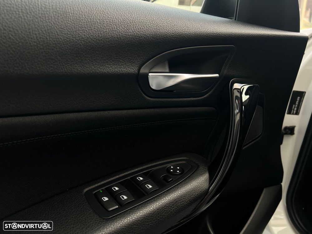 BMW 118 i Line Sport Auto - 24