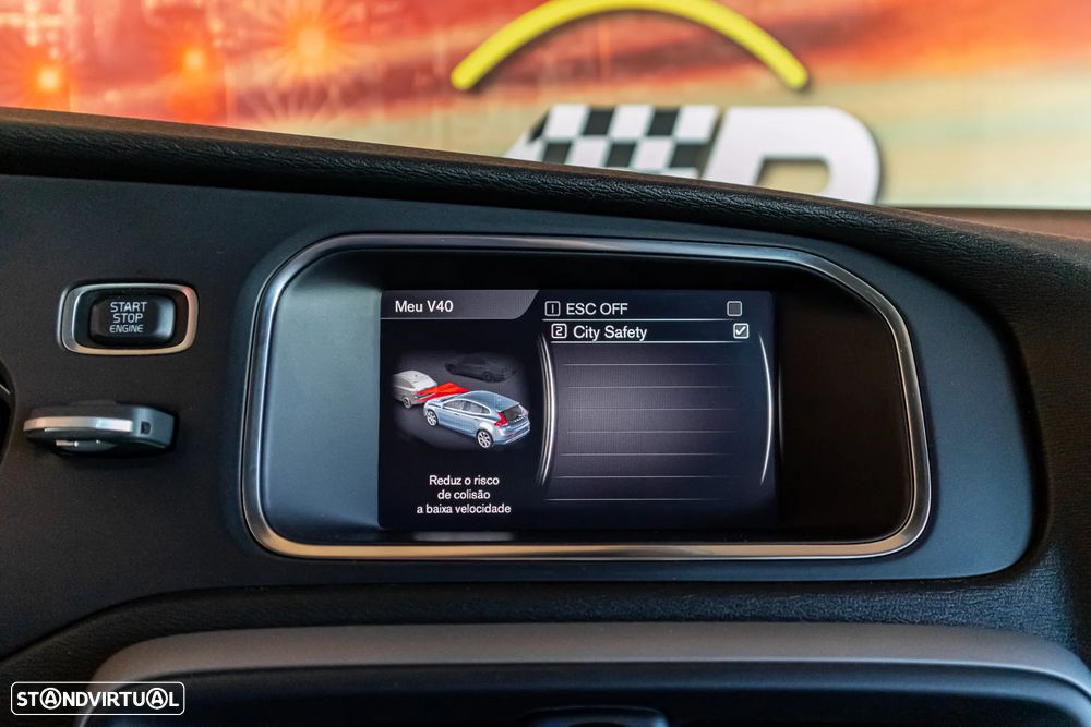 Volvo V40 2.0 D3 Momentum Geartronic — fotografia 16