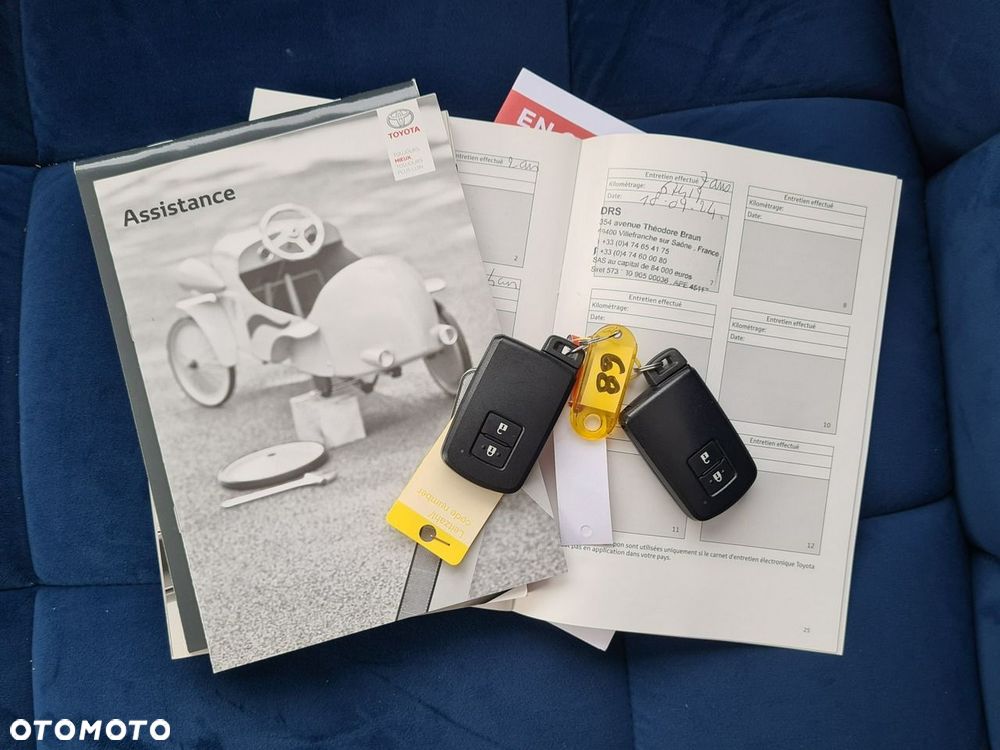 Toyota Yaris Hybrid 100 Premium - 36