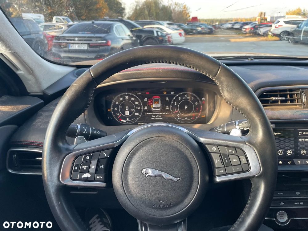 Jaguar F-Pace 2.0 i4P AWD R-Sport - 10