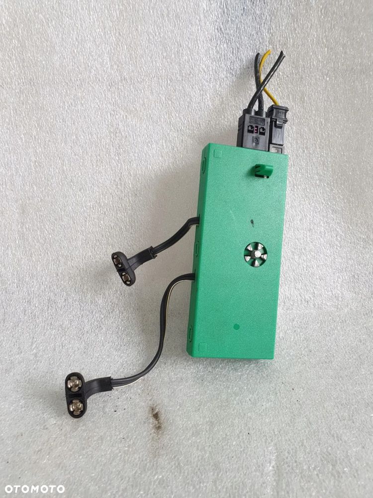 WZMACNIACZ ANTENY 8X23-18C847-BB JAGUAR XF X250 - 3