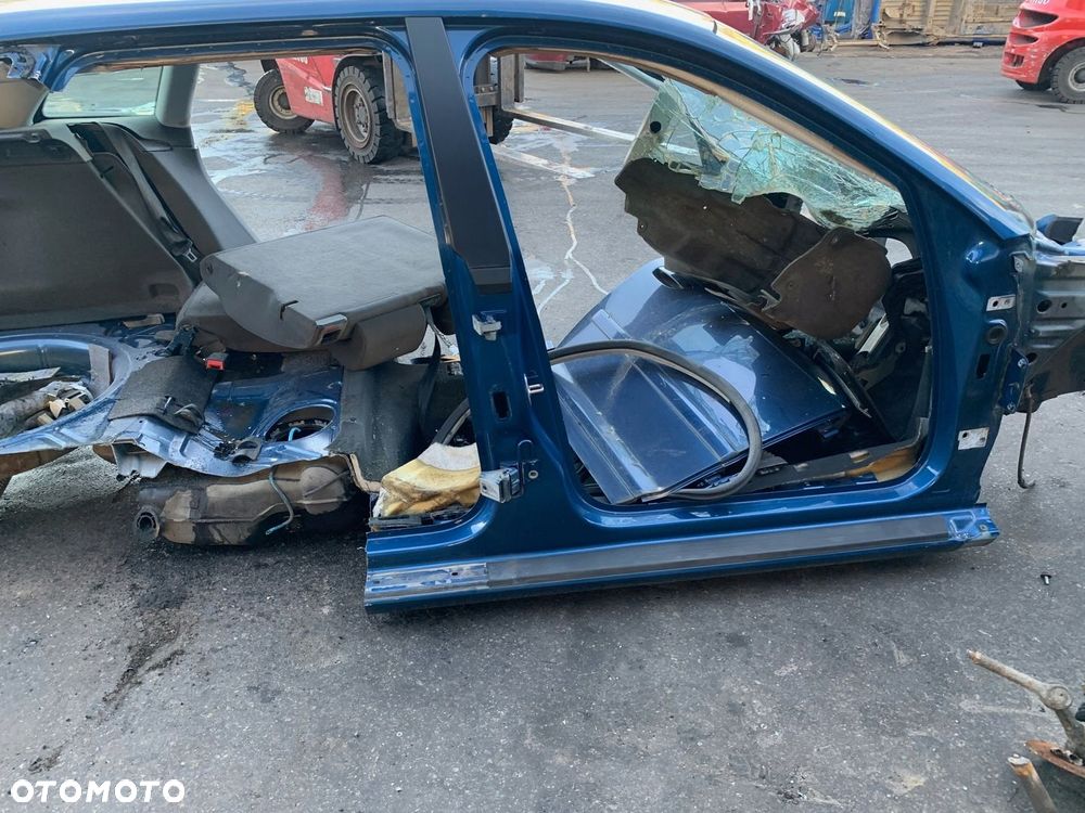 Audi A3 8P lift próg słupek prawy - 1