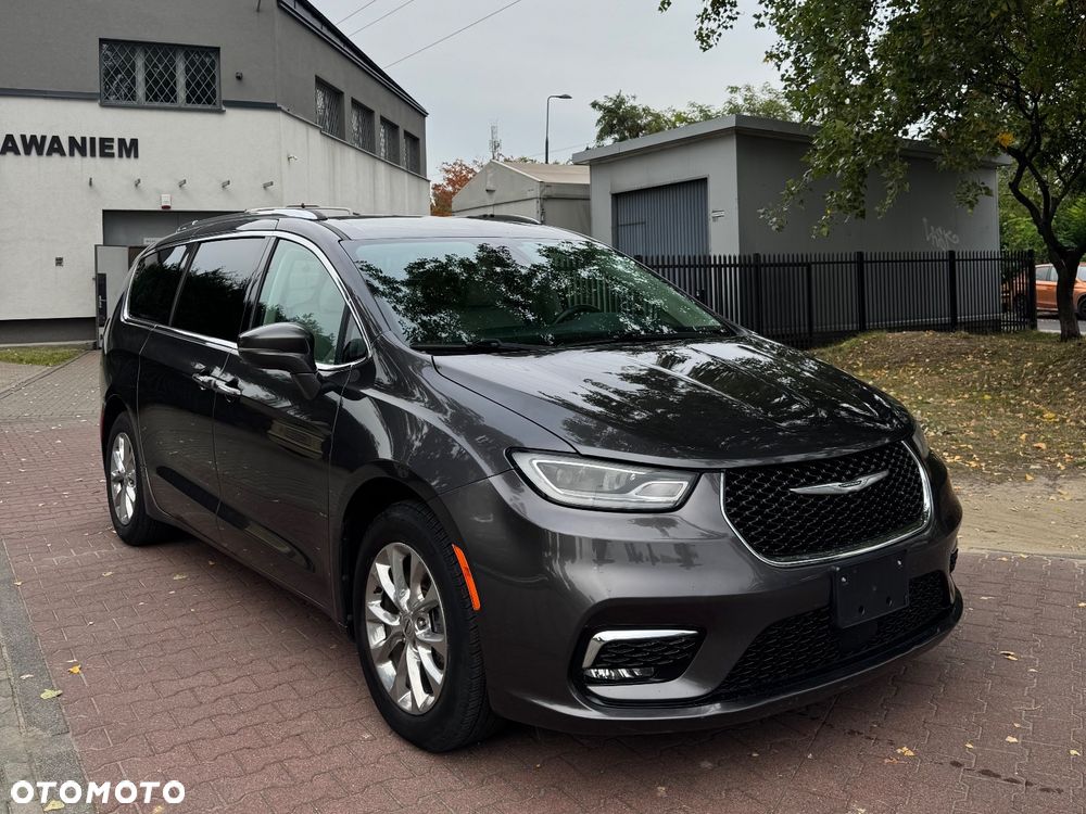 Chrysler Pacifica - 1