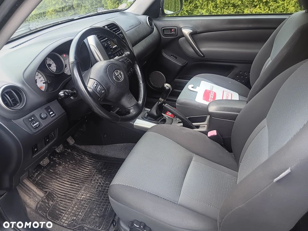 Toyota RAV4 D-4D 4x4 - 11
