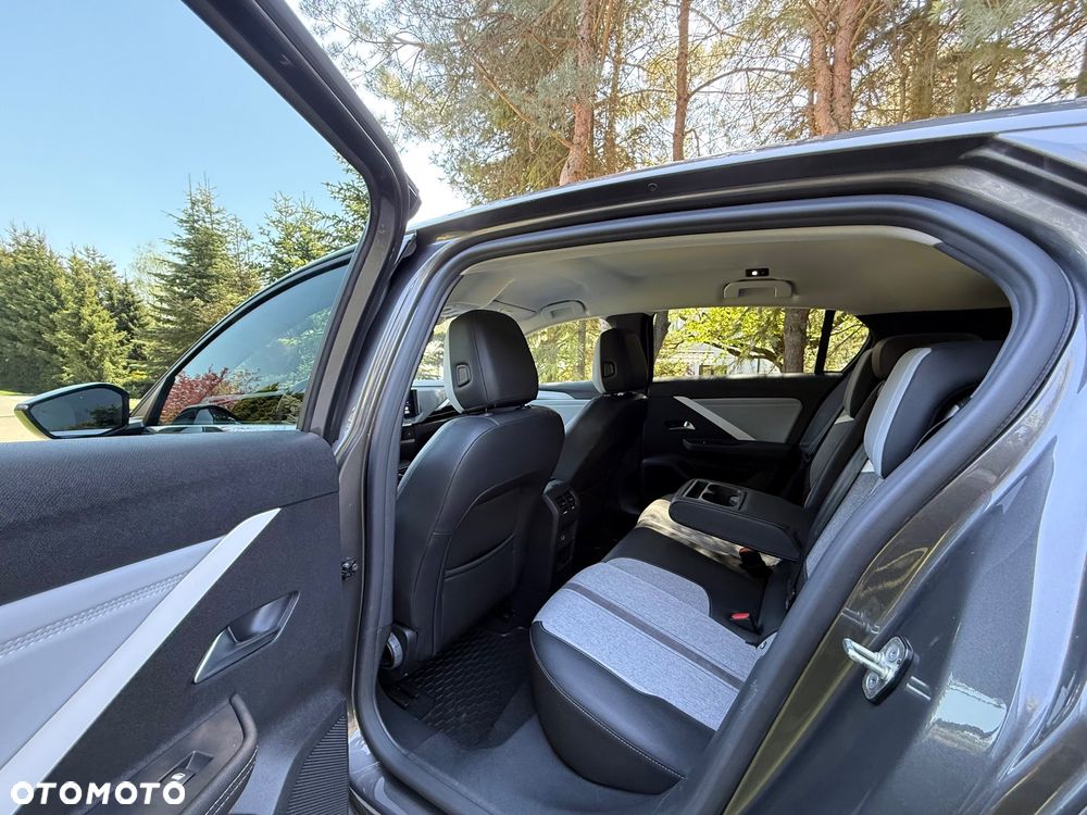 Opel Astra 1.2 T Elegance S&S - 23