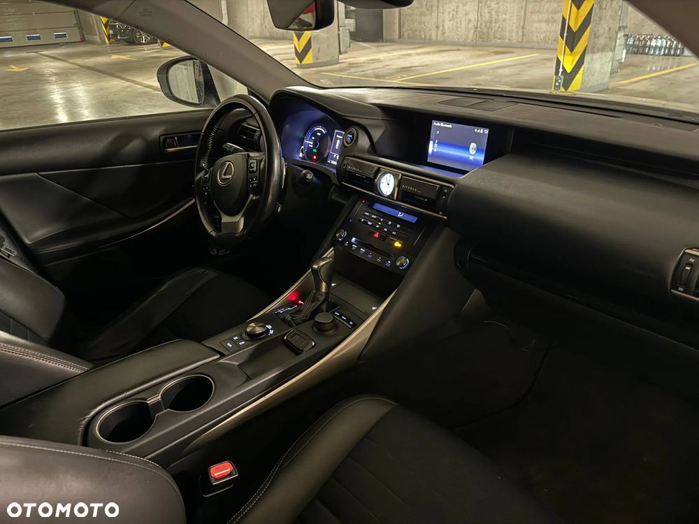 Lexus IS 300h Elegance - 25