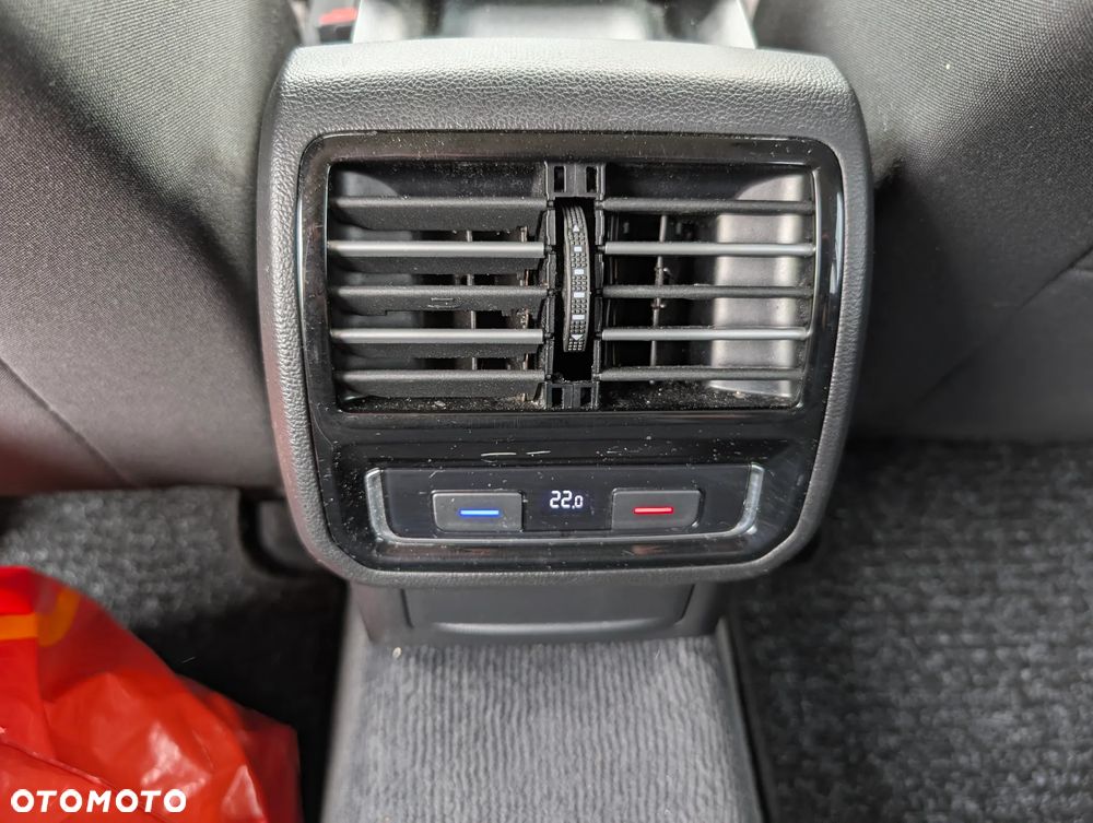 Volkswagen Passat 1.6 TDI SCR DSG Comfortline - 31