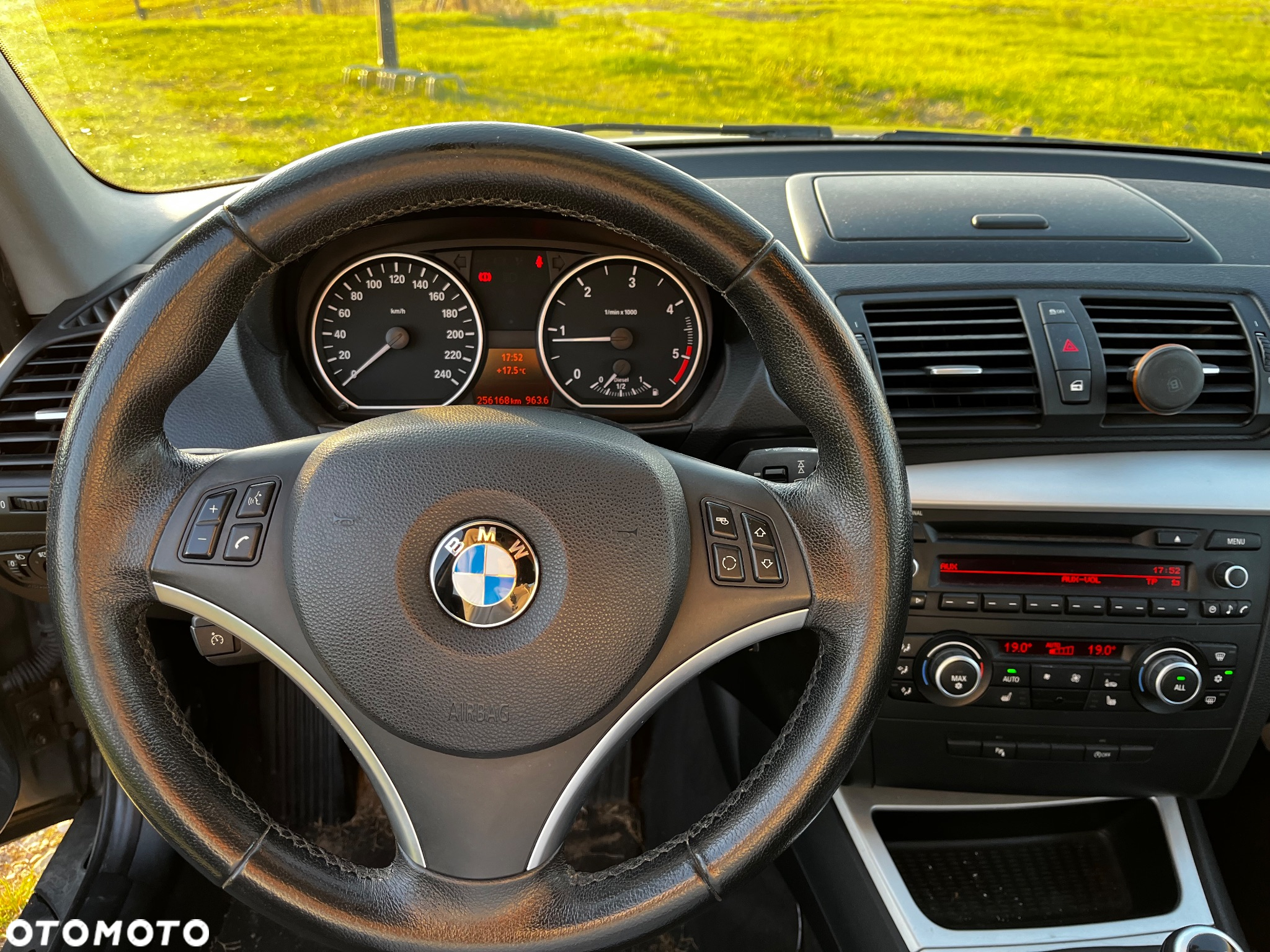 BMW Seria 1 118d DPF - 12