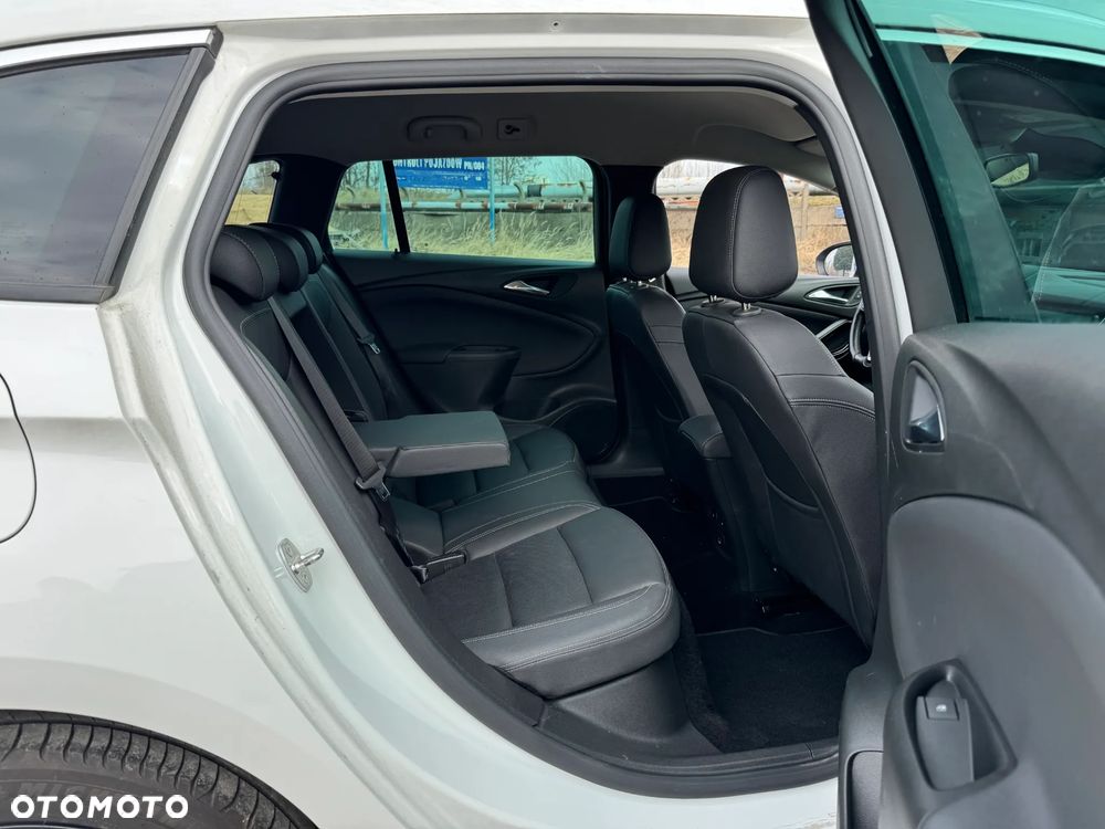 Opel Astra 1.4 T Dynamic S&S - 28