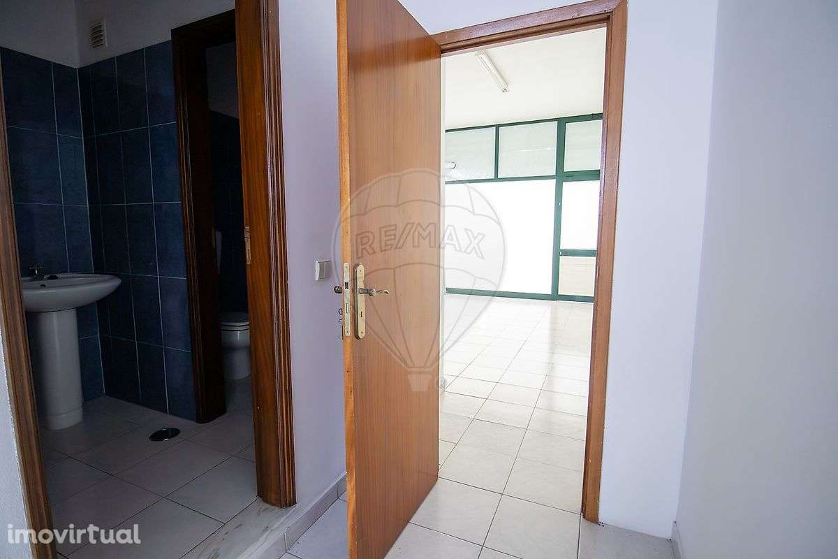 Loja  para arrendamento - Grande imagem: 2/8