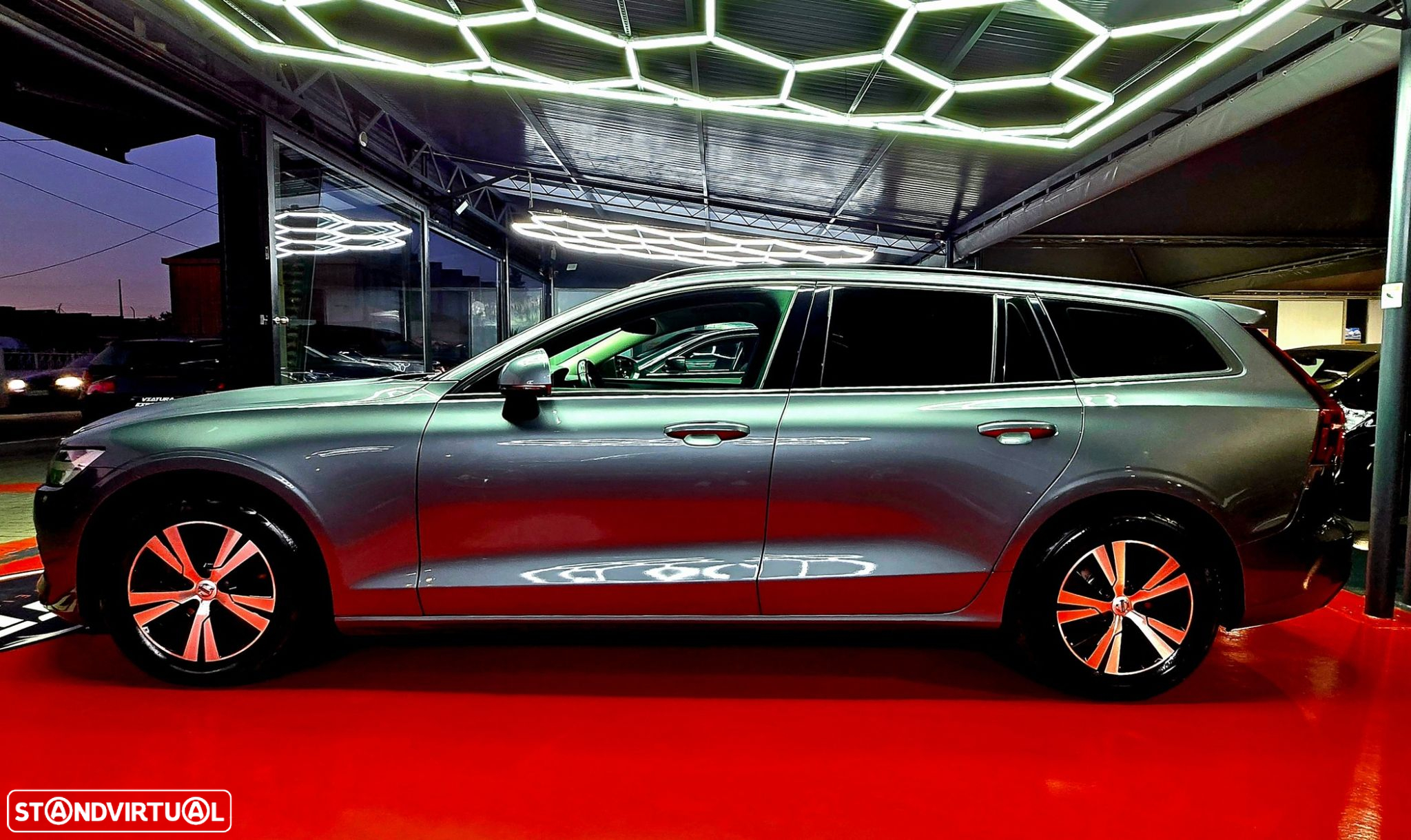 Volvo V60 2.0 D3 Momentum Geartronic - 4